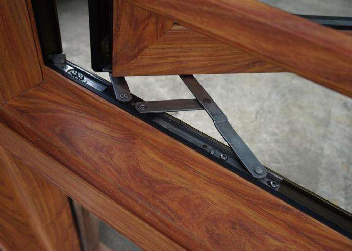 常用门窗五金件异常问题：滑撑和传动器异响